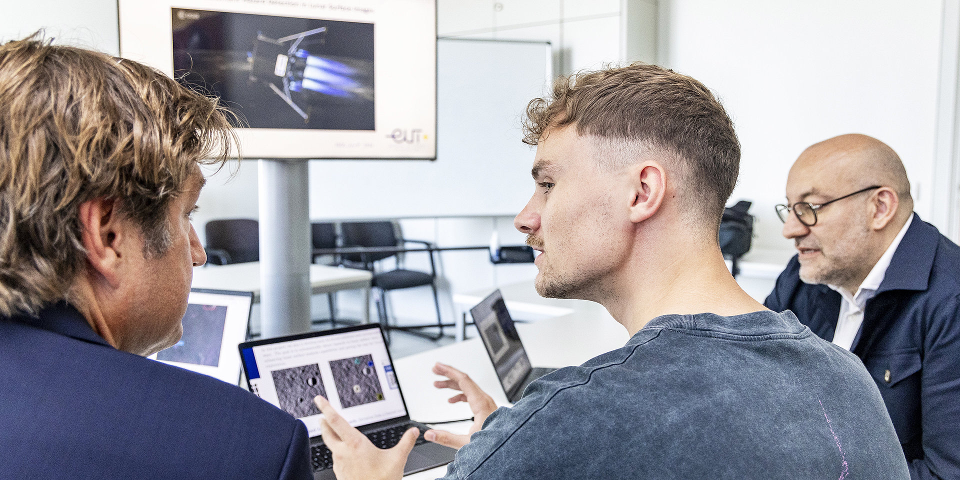 Doktorand Patrick Bauer in seinem Büro bei der ESA in Darmstadt.