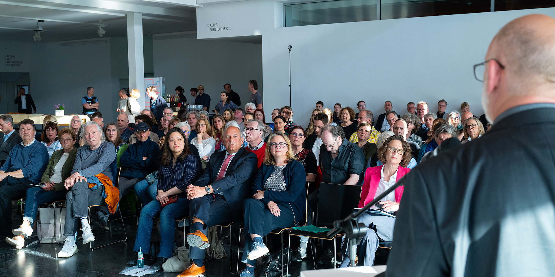 h_da-Präsident Arnd Steinmetz begrüßte zum 8. h_da Dialog-Forum.