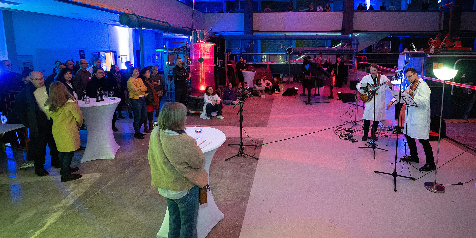 Gitarren- und Geigenkonzert in der Wasserbauhalle.