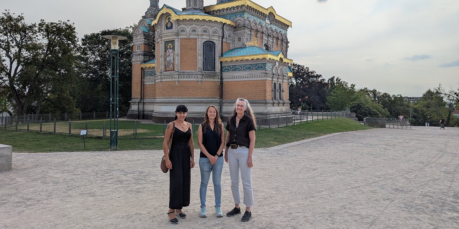 Three female researchers at Mathildenhöhe in Darmstadt.
