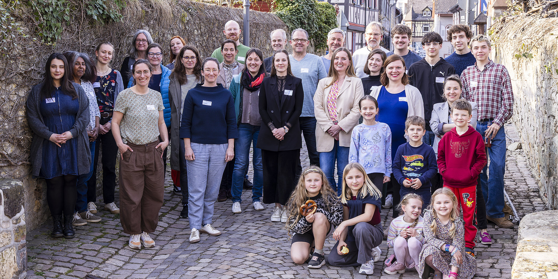 Group photo in a lane in Eltville. 